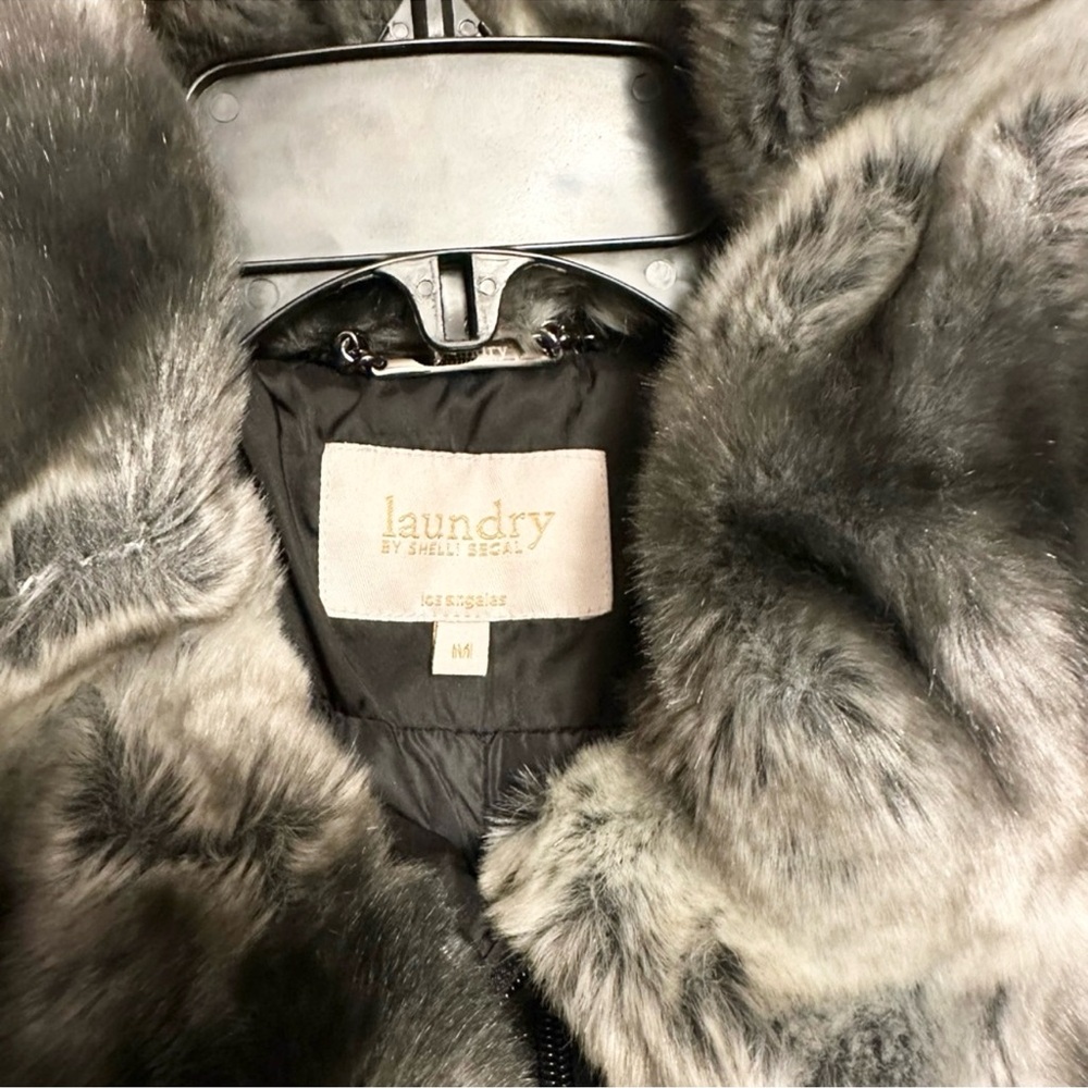 Laundry By Shelli Segal Black Puffer Coat with Faux Fur Collar - Picture 4 of 5